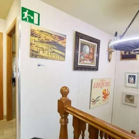 Ezequiel Hostel Melide